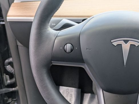 Used 2025 Tesla Model Y Long Range image 16