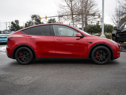 Used 2023 Tesla Model Y Performance image 11