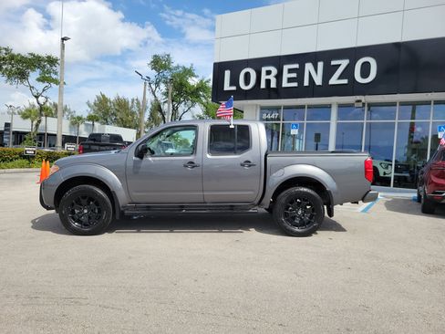 Used 2020 Nissan Frontier SV w/ Midnight Edition Floor Mats image 8