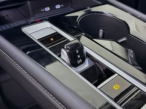 New 2025 Volkswagen Atlas SE image 17