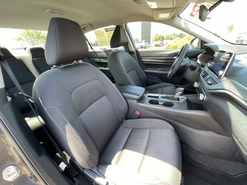 Used 2025 Nissan Altima 2.5 SV FWD image 29