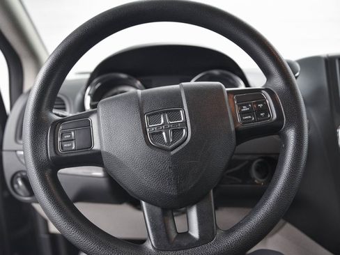 Used 2019 Dodge Grand Caravan SE image 17