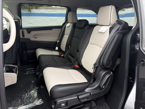 Certified 2026 Honda Odyssey Elite image 19