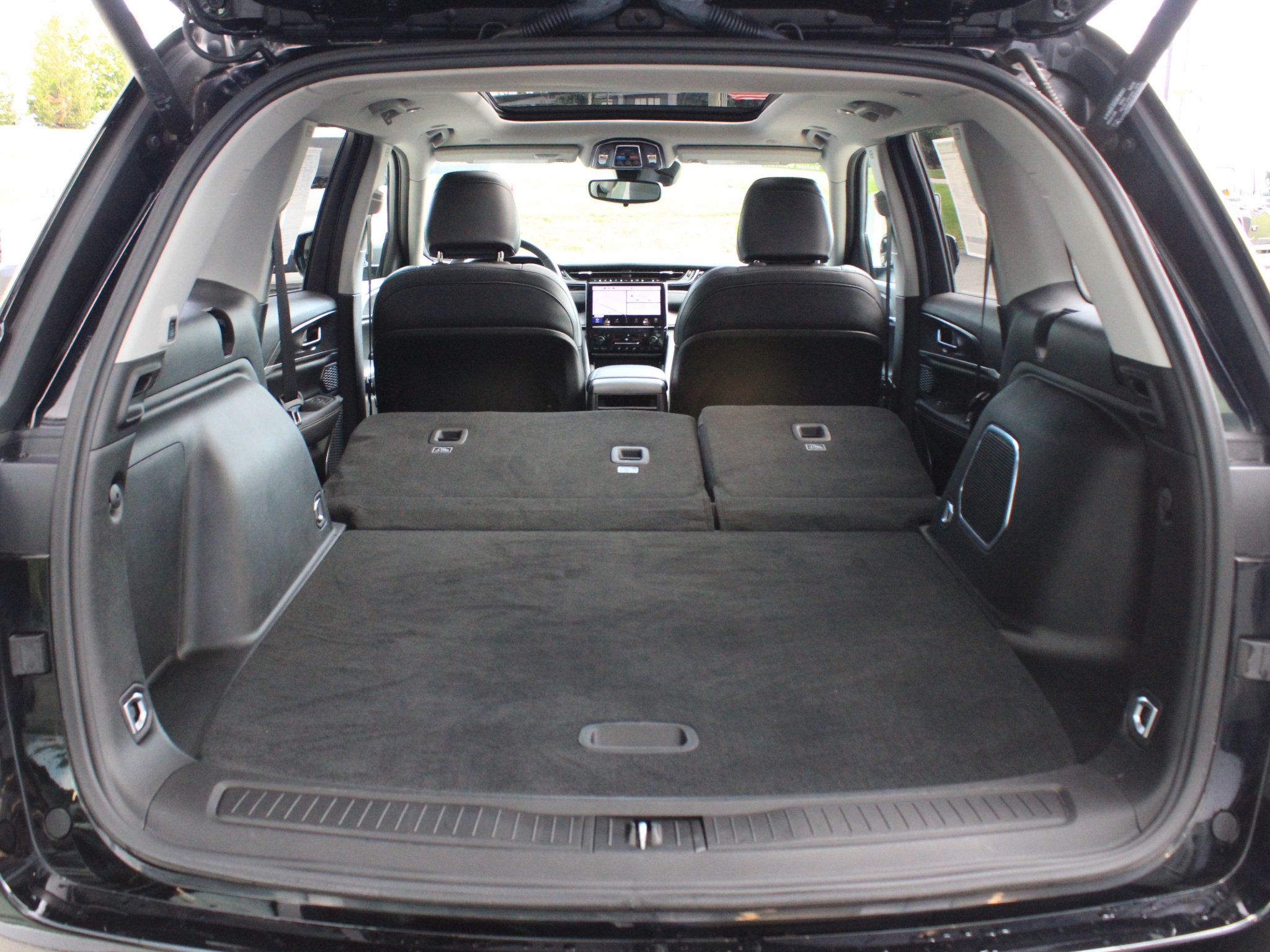 Used 2023 Jeep Grand Cherokee 4WD 4xe image 34