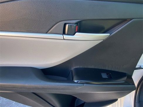 Used 2025 Toyota Camry SE image 13