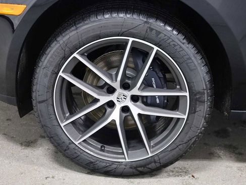 New 2026 Porsche Macan AWD/4WD image 40