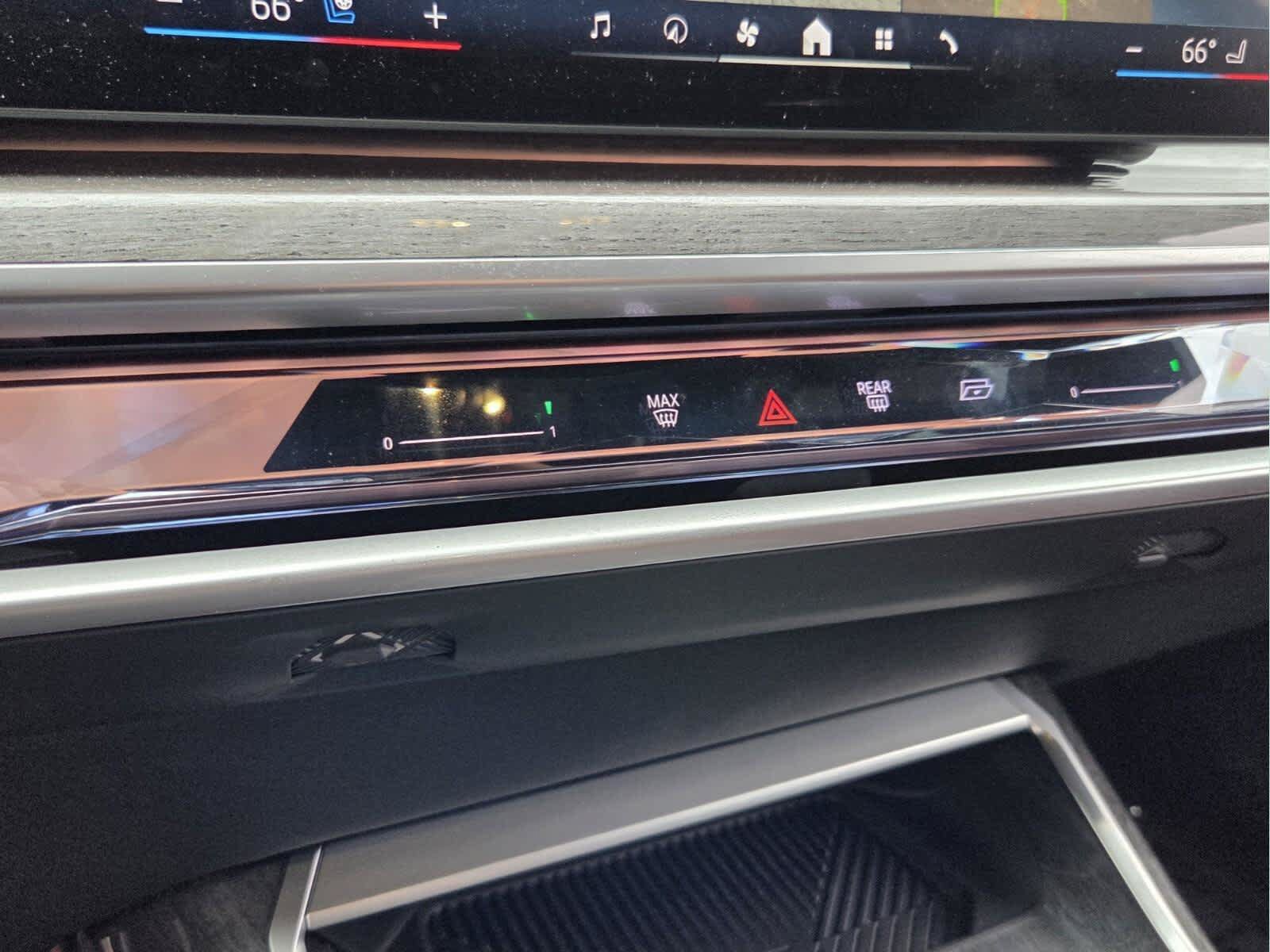 Used 2024 BMW i7 eDrive50 w/ Premium Package RWD image 23
