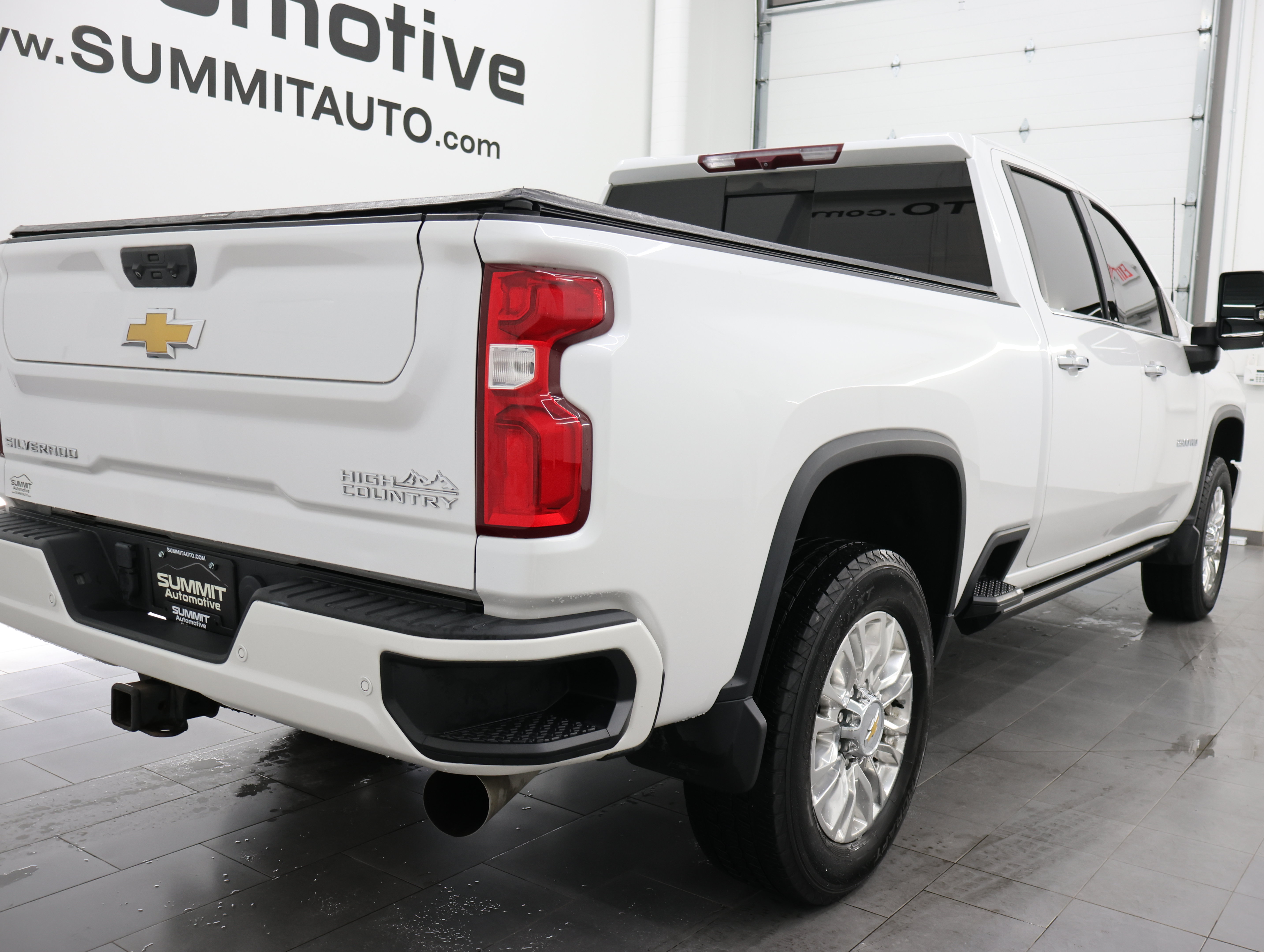 Used 2022 Chevrolet Silverado 2500 High Country w/ Safety Package II AWD/4WD image 4