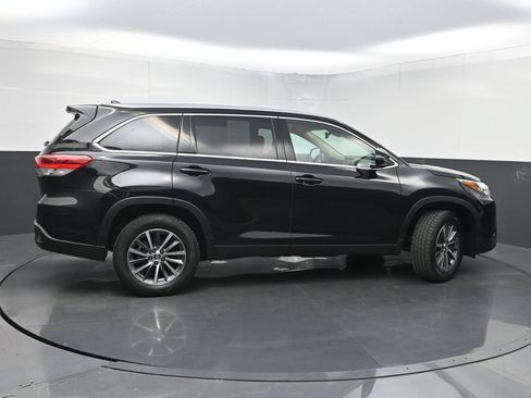 Used 2019 Toyota Highlander XLE FWD image 42
