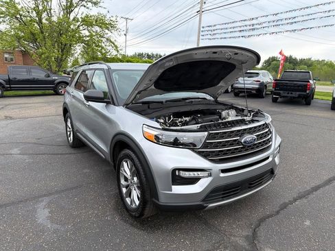 Used 2022 Ford Explorer XLT w/ Equipment Group 202A AWD/4WD image 34