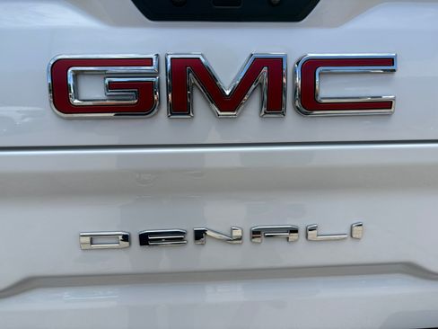Used 2021 GMC Sierra 2500 Denali w/ Denali Ultimate Package AWD/4WD image 16