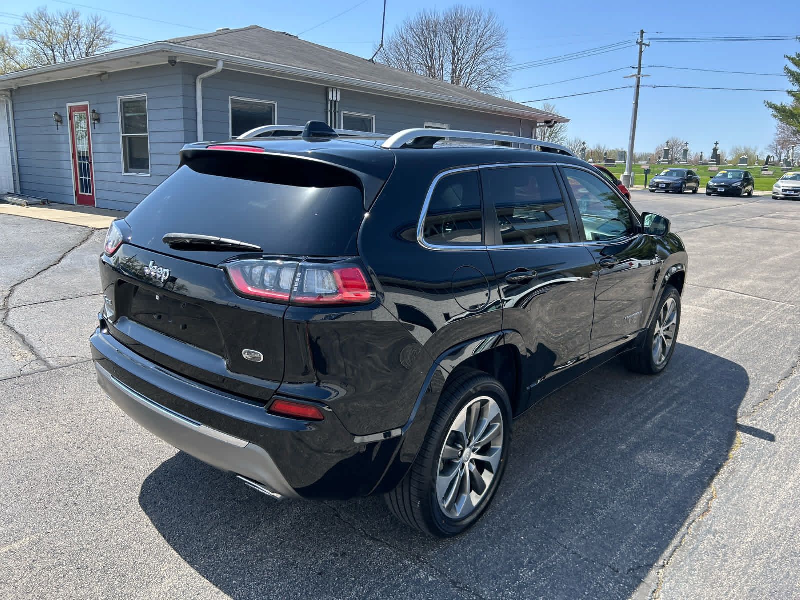 Used 2019 Jeep Cherokee Overland w/ Technology Group AWD/4WD image 4