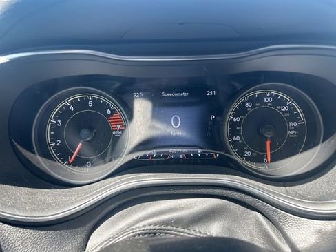 Used 2023 Jeep Cherokee Altitude Lux AWD/4WD image 16