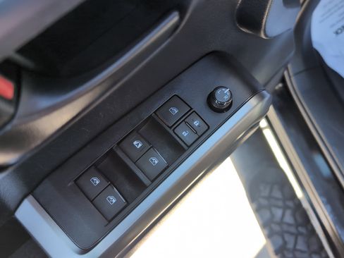 Used 2022 Toyota Tacoma SR5 w/ Technology Package image 15