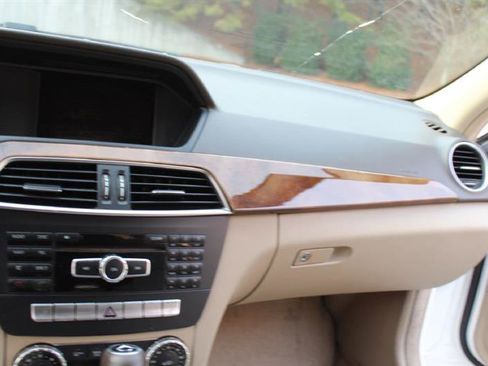 Used 2014 Mercedes-Benz C 250 Sedan image 16