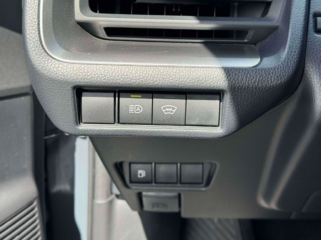 Used 2025 Toyota Prius LE FWD image 19