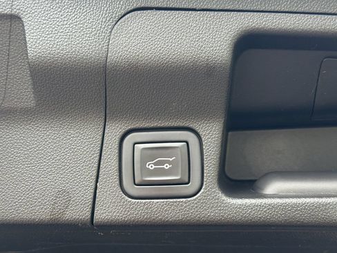 Used 2023 GMC Acadia SLT AWD/4WD image 34
