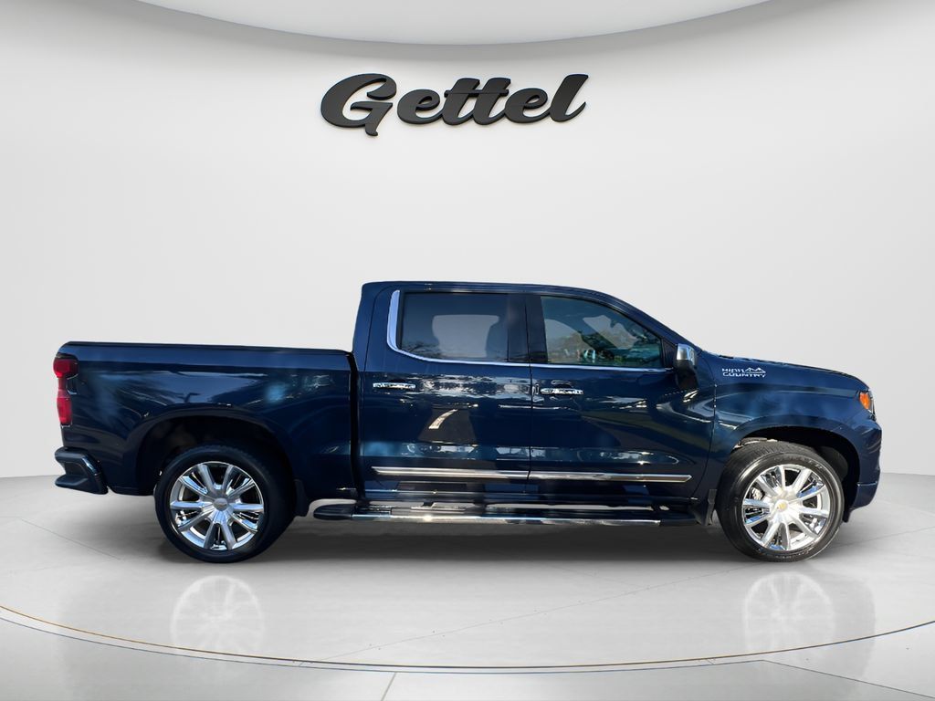 Used 2022 Chevrolet Silverado 1500 High Country w/ High Country Premium Package AWD/4WD image 3