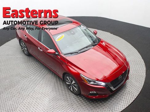 Used 2021 Nissan Altima 2.5 SV w/ SV Premium Package image 3