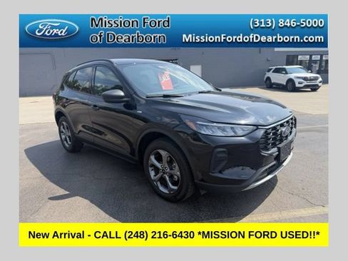 Certified 2025 Ford Escape ST-Line AWD/4WD image 1