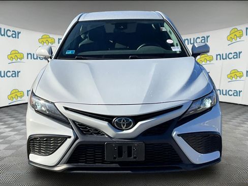 Used 2022 Toyota Camry SE w/ Carpet Mat Package (TMS) image 2