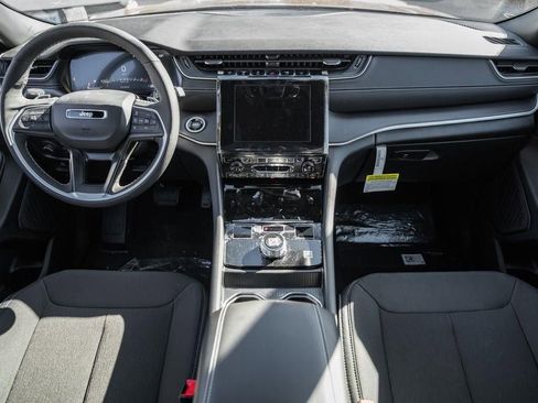 New 2025 Jeep Grand Cherokee Laredo X w/ Luxury Tech Group I image 19