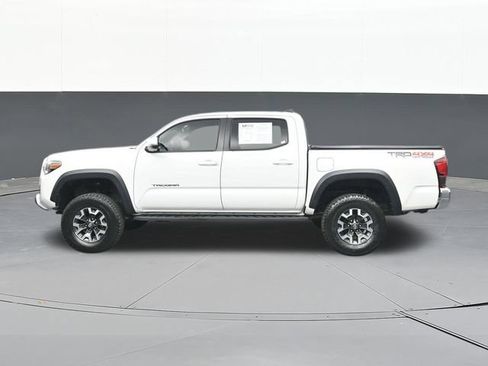 Used 2018 Toyota Tacoma TRD Off-Road AWD/4WD image 8