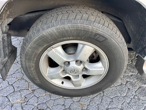 Used 2005 Toyota Land Cruiser image 36