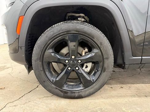 Used 2023 Jeep Grand Cherokee Altitude image 28