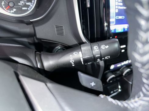 Used 2021 Subaru Ascent Premium w/ Convenience Package image 28