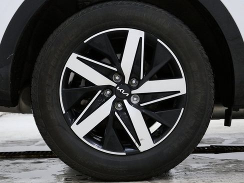 Used 2023 Kia Sorento S w/ Panoramic Sunroof Package image 10