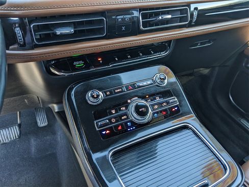 Used 2022 Lincoln Nautilus Reserve image 28