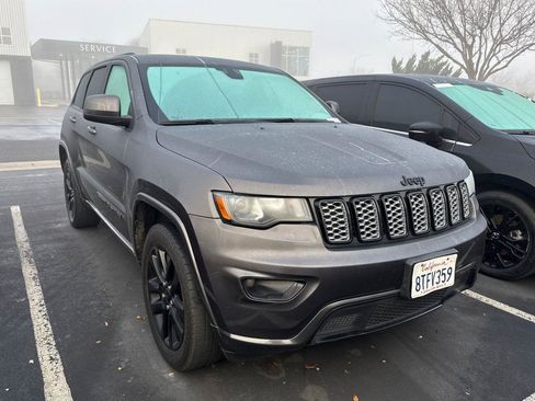 Used 2020 Jeep Grand Cherokee Altitude image 2