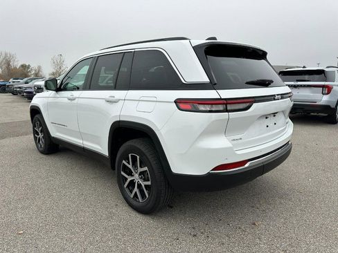 Used 2025 Jeep Grand Cherokee Limited w/ Luxury Tech Group II image 3