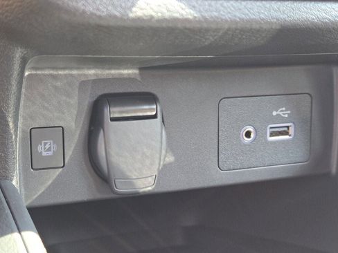 Used 2025 Nissan Versa SV w/ Trunk Package image 22