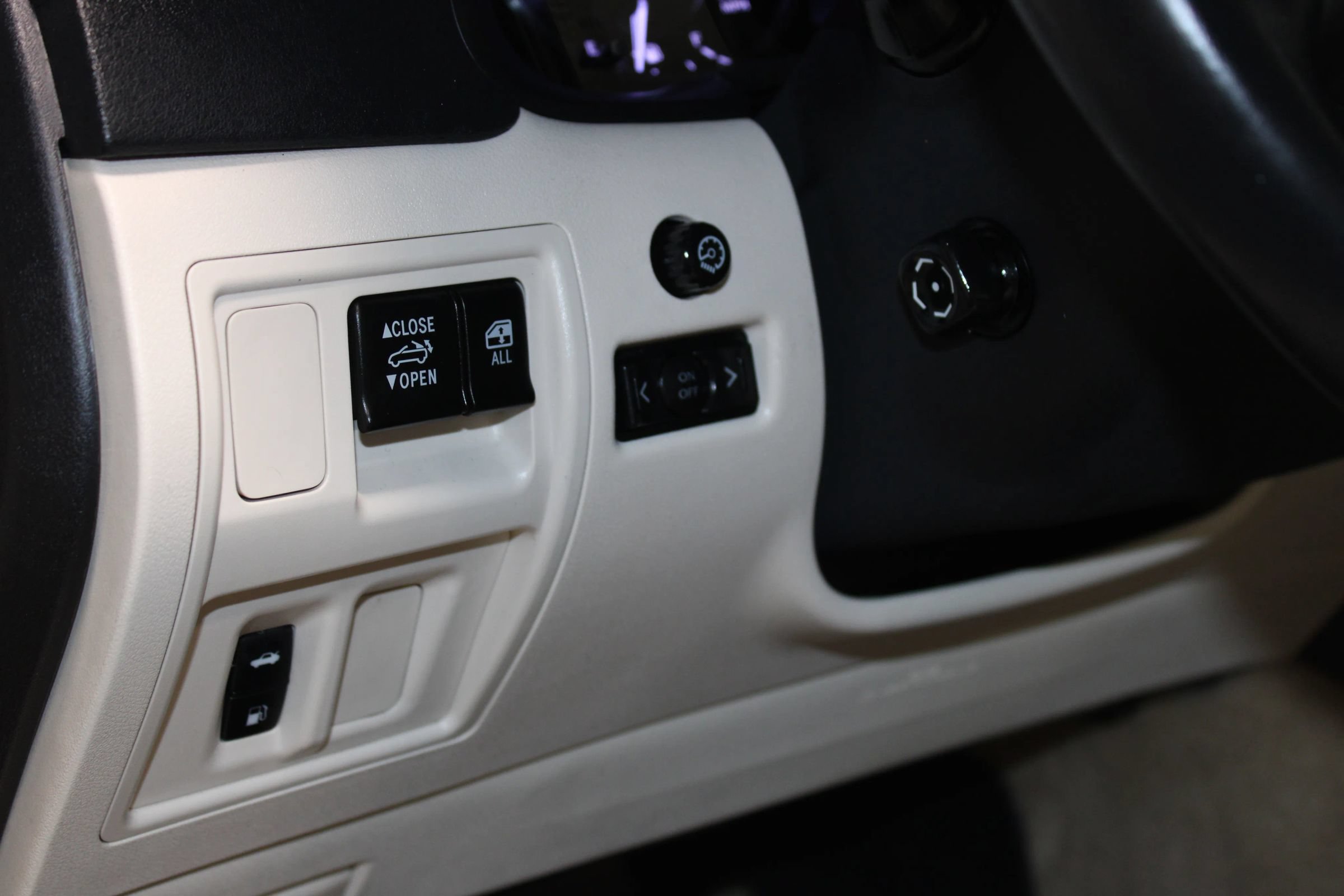 Used 2011 Lexus IS 350C RWD image 24