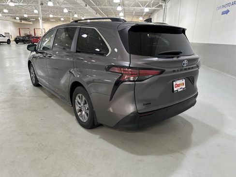 Used 2021 Toyota Sienna XLE w/ XLE Plus Package image 6