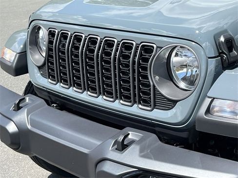 New 2025 Jeep Gladiator Sport image 15
