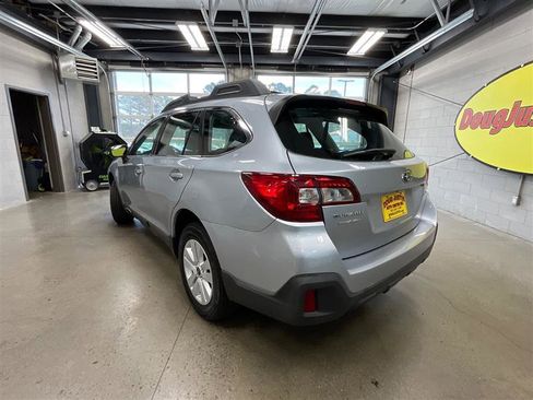 Used 2019 Subaru Outback 2.5i AWD/4WD image 3