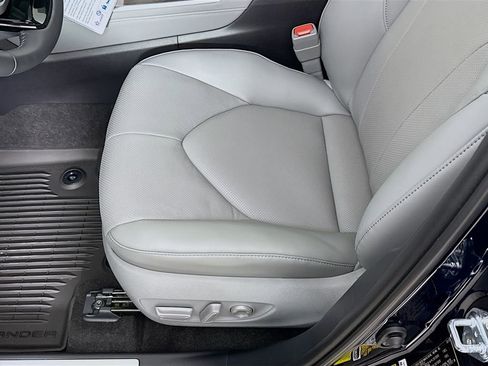 New 2026 Toyota Highlander Limited image 13