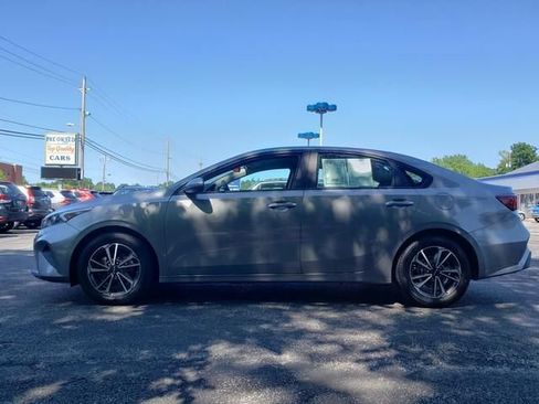 Used 2023 Kia Forte LXS FWD image 6