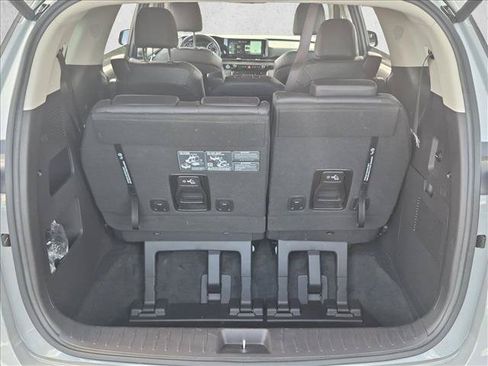 Used 2024 Kia Carnival EX FWD image 6