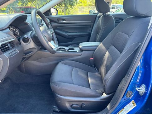 Used 2025 Nissan Altima 2.5 SV FWD image 27