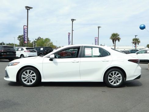 Used 2024 Toyota Camry LE image 9
