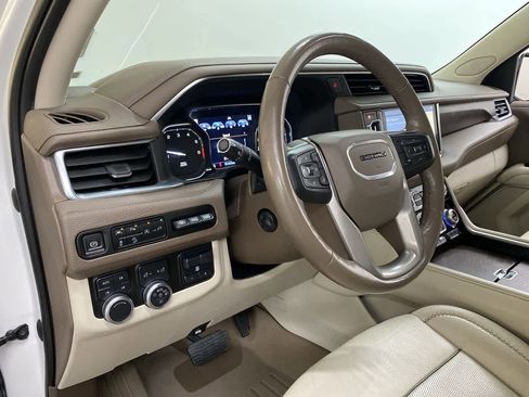 Used 2021 GMC Yukon Denali w/ Denali Premium Package image 2