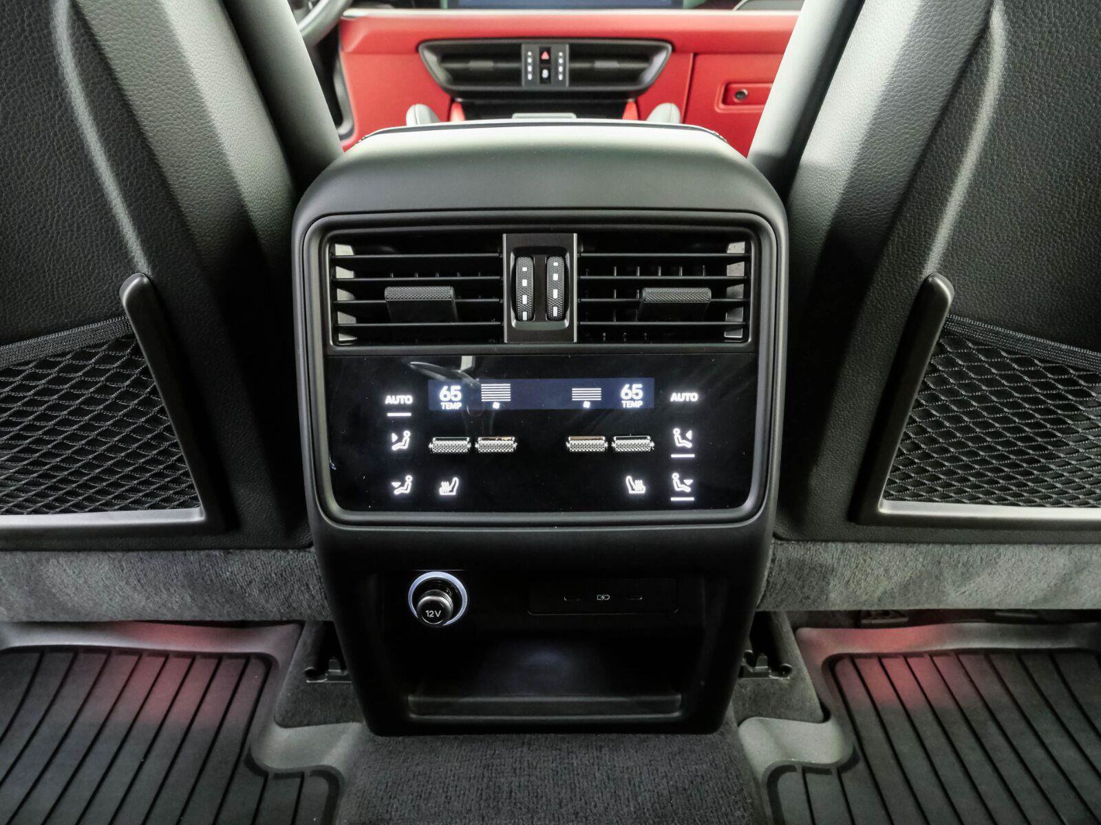 Used 2024 Porsche Cayenne Coupe AWD/4WD image 21