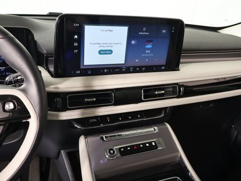Used 2025 Lincoln Aviator 2WD image 5
