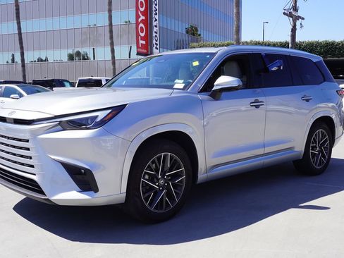 Used 2025 Lexus TX 350 FWD w/ Technology Package image 4