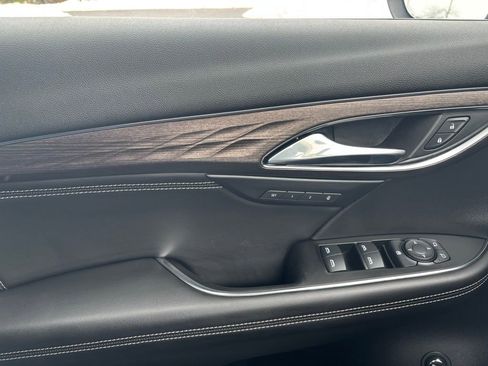 Used 2023 Buick Envision Avenir image 30
