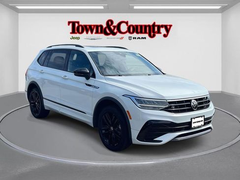 Used 2022 Volkswagen Tiguan SE R-Line image 1